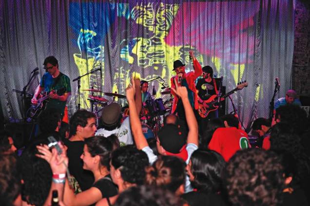 Studio SP, no Baixo Augusta: shows e DJs garantem o agito