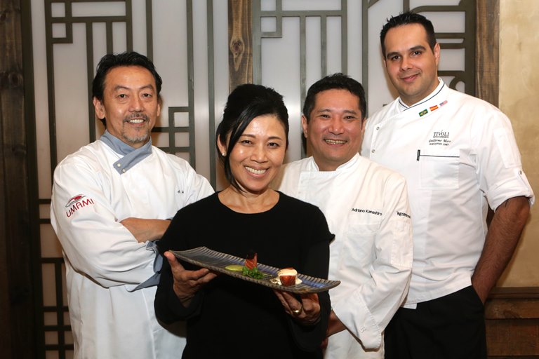 Jantar beneficente: Hideko com os chefs Koike, Kanashiro e Muro