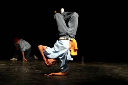 Espetáculo de dança 'Tá Limpo', sob direção de Frank Ejara ta_limpo_por_gil_grossi_4_texto.jpeg