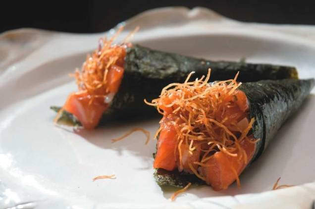 Temaki da casa: salmão e batata-doce Temaki da casa: salmão e batata-doce