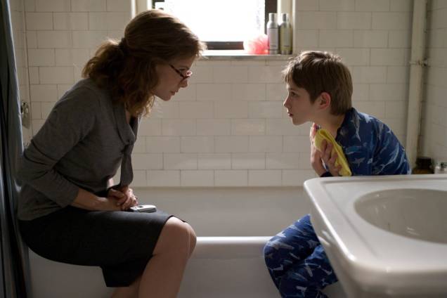 Tão Forte e Tão Perto: menino tenta driblar a marcação da mãe (Sandra Bullock)
