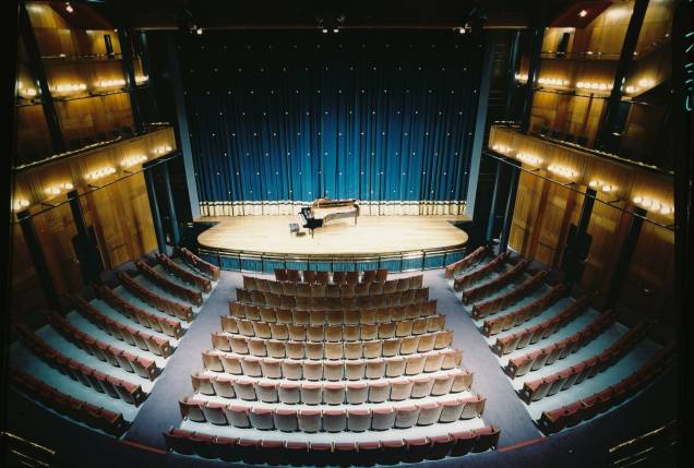 Sala, no teatro Alfa Sala, no teatro Alfa