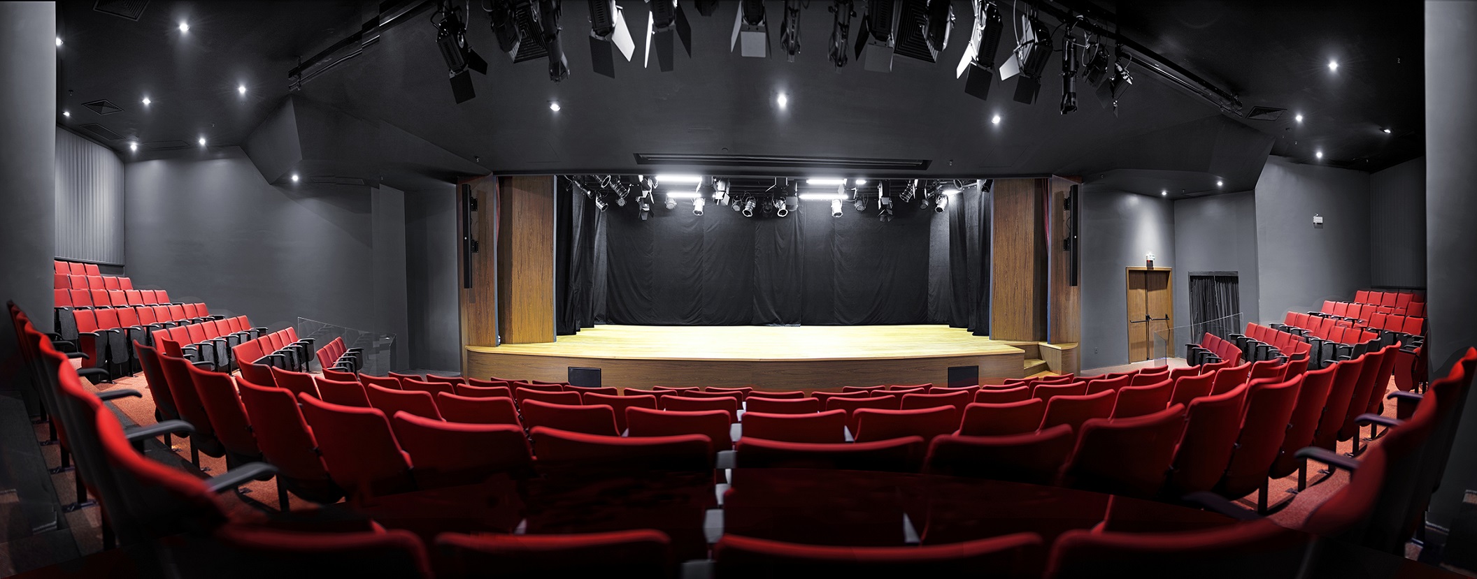 Teatro Morumbi Shopping: com área total de 630 metros quadrados, a sala acomoda 250 pessoas 