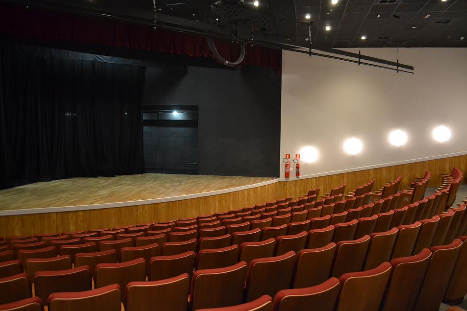 Teatro Raposo - Sala Irene Ravache:  plateia acomoda 252 pessoas (Foto: Divulgação)