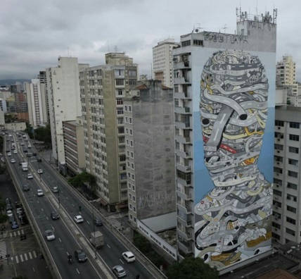 O grafite instaado em prédio de 60 metros de altura: feito no segundo semestre de 2015 (Foto: Reprodução/Instagram)
