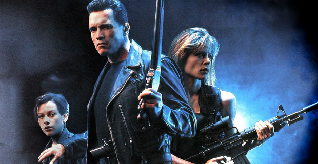 Furlong, Schwarzenegger e Linda Hamilton no segundo filme, de 1991