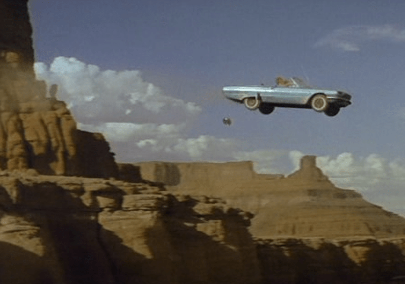 Thelma & Louise (1991) – Susan Sarandon e Geena Davis fugindo dos maridos num Ford Thunderbird conversível 1966
