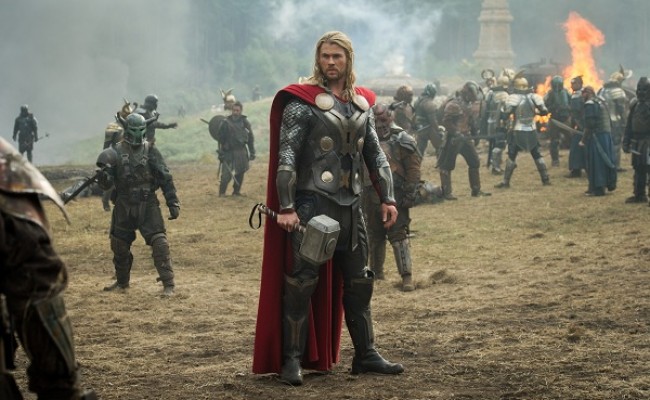 Thor - O Mundo Sombrio, com Chris Hemsworth. já estreou no Brasil