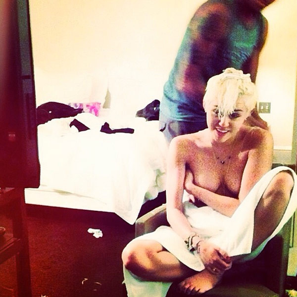 topless miley