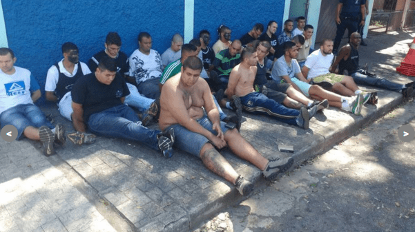 Torcedores presos após briga no entorno do Pacaembu (Divulgação)