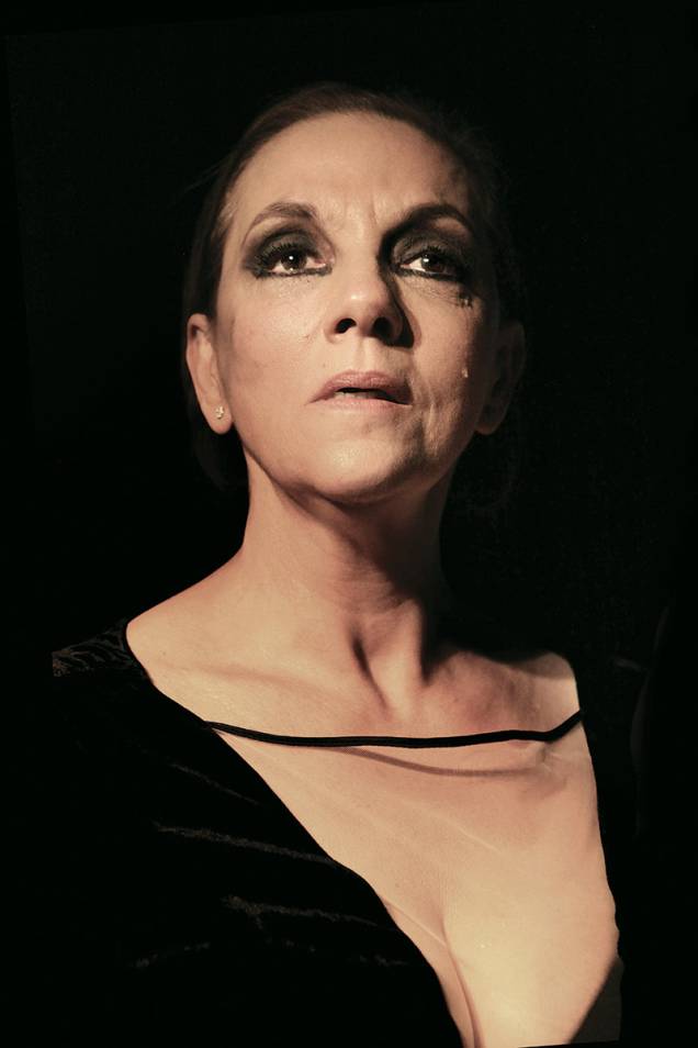 Denise Del Vecchio está no elenco do espetáculo Trágica.3