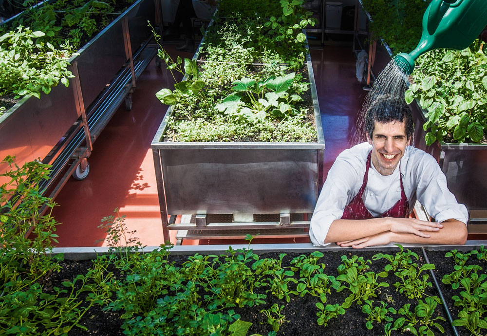 O chef revelação Ivan Ralston: cuidado com a horta e bicicleta todos os dias (Foto: Mario Rodrigues)