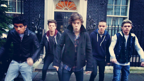 Vídeo do dia: One Direction dançando “Ah Lelek Lek Lek”