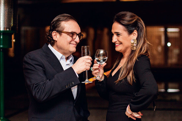 Tutinha volta a acusar ex-mulher de roubo nas redes sociais