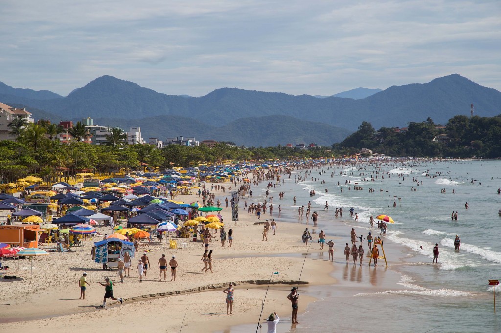 A embarcação estava na Praia do Itaguá, em Ubatuba (Foto: Paulo Lopes/Futura Press/Folhapress)