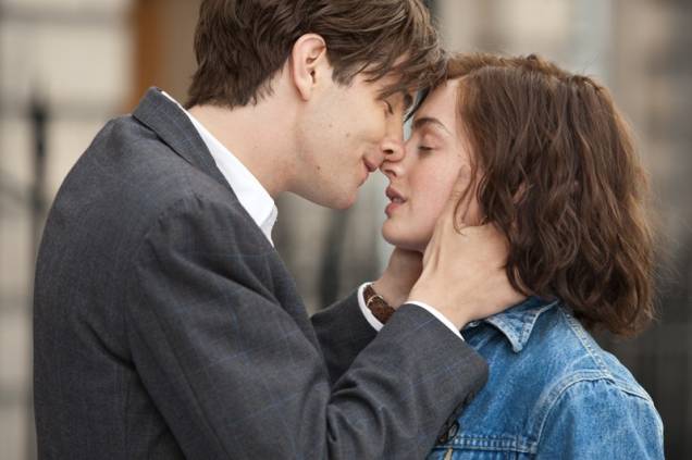 Jim Sturgess e Anne Hathaway em Um Dia: filme é inspirado no best-seller de David Nicholls Jim Sturgess e Anne Hathaway em Um Dia: filme é inspirado no best-seller de David Nicholls