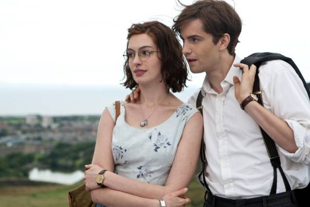 Os personagens Emma e Dexter em Um Dia: protagonistas do drama romântico Os personagens Emma e Dexter em Um Dia: protagonistas do drama romântico