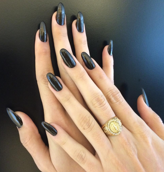 As unhas que vão bombar nesse Carnaval: stiletto