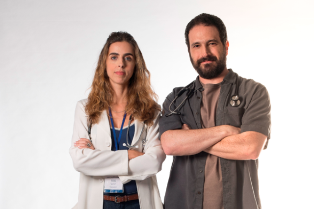Laura (Ana Petta) e Paulo (Caco Ciocler) são os médicos de 'Unidade Básica'