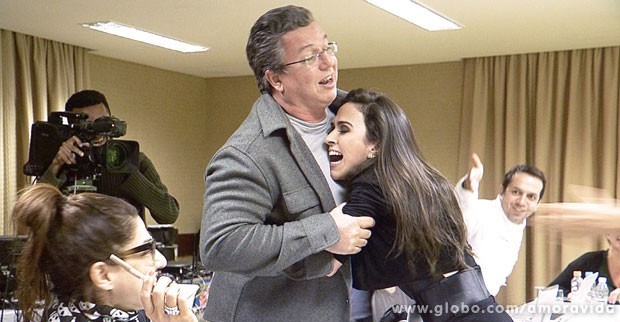 Boninho faz mistério sobre volta de ex-integrantes ao BBB 14: “Twitter é para confundir”