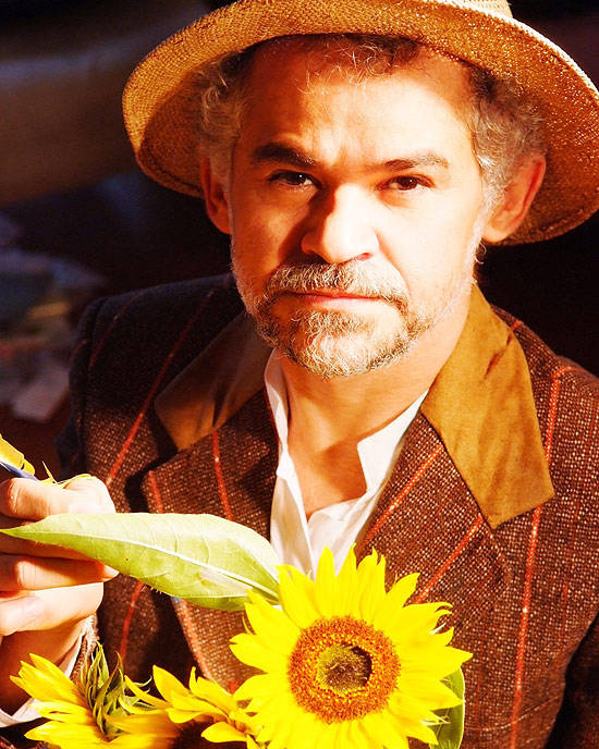 	O ator Gero Camilo protagoniza a peça sobre Van Gogh e Paul Gauguin
