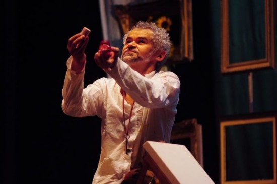 Gero Camilo atua na peça A Casa Amarela
