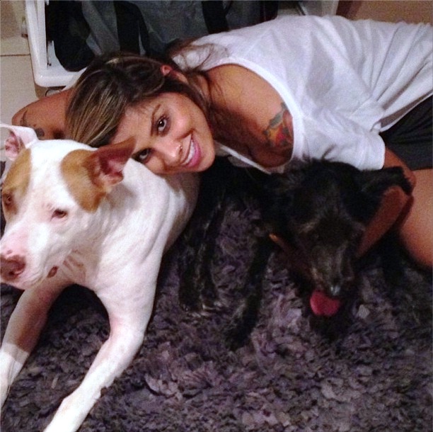 Vanessa com seus cachorros: foto publicada em seu Instagram há uma semana