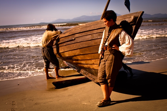 O local escolhido para a aventura  foi um trecho da costa inicialmente ignorado pelos portugueses: Baía de Guanabara O local escolhido para a aventura  foi um trecho da costa inicialmente ignorado pelos portugueses: Baía de Guanabara