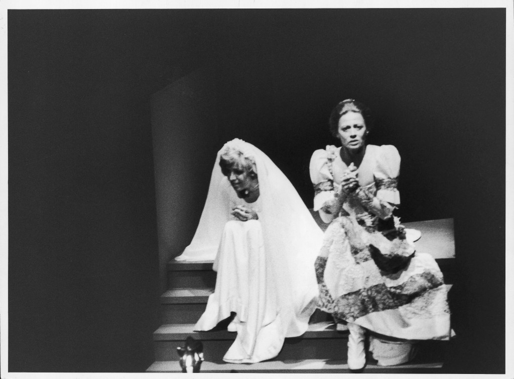 Camila Amado e Norma Benguell na pela "Vestido de Noiva", de Nelson Rodrigues com direção de Ziembinski.