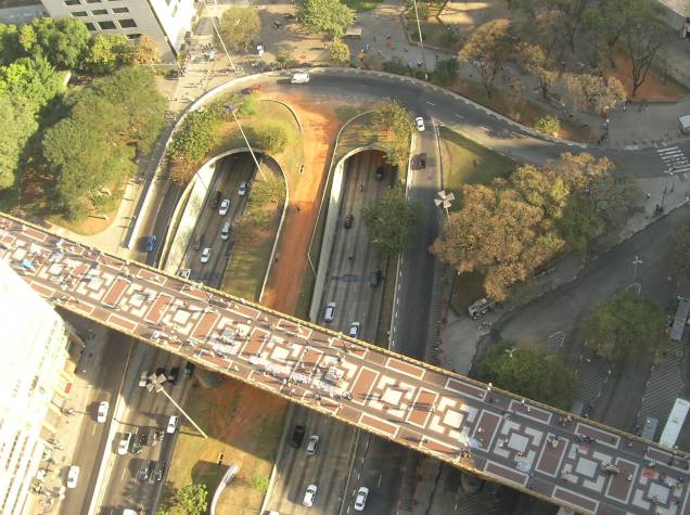 Viaduto Santa Ifigênia e entrada do túnel sob o Vale do Anhangabaú, vistos a partir do Edifício Mirante do Vale