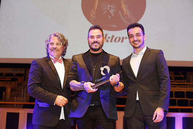 Robson Trindade (cabeleireiro), Viktor I (ganhador da categoria Melhor Cabeleireiro) e Emerson Santos (Hairstylist e artista Wella Professionals)