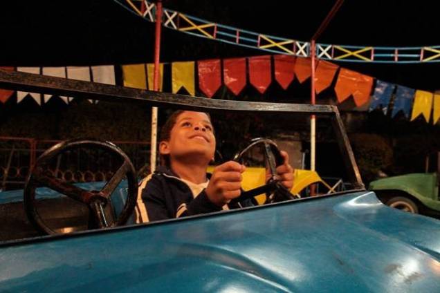 À Beira do Caminho: drama de um menino que procura o pai em São Paulo À Beira do Caminho: drama de um menino que procura o pai em São Paulo
