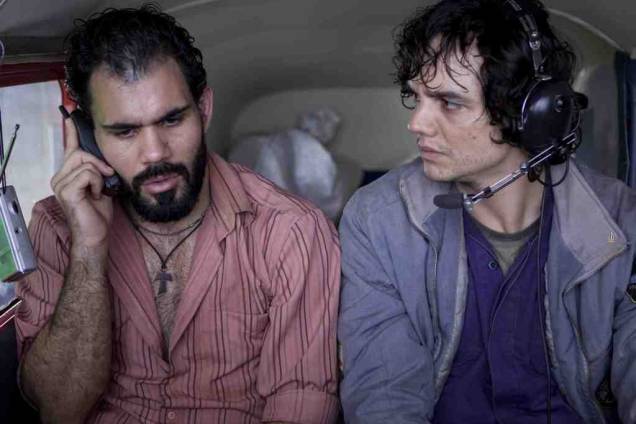 Vips: na trama, Marcelo (Wagner Moura) gosta de imitar as pessoas e se passar por elas Vips: na trama, Marcelo (Wagner Moura) gosta de imitar as pessoas e se passar por elas
