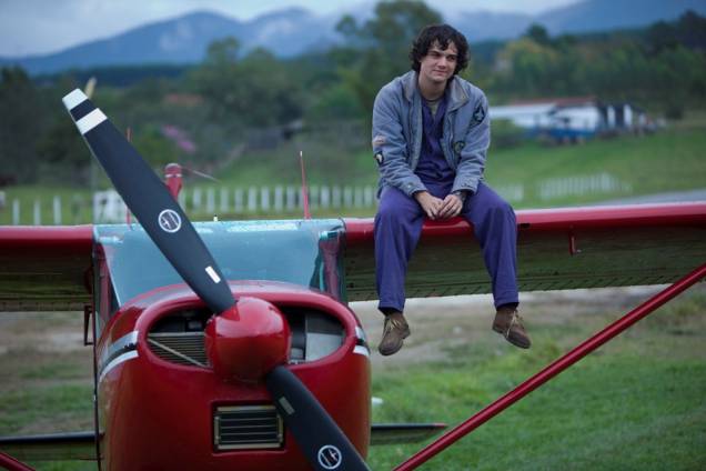 Wagner Moura em Vips: personagem ganha fama após se passar pelo dono da Gol Wagner Moura em Vips: personagem ganha fama após se passar pelo dono da Gol