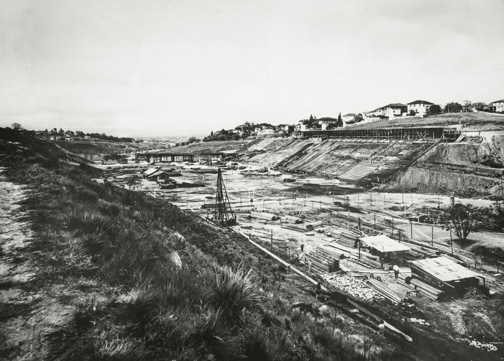 Primeiras obras do Estádio do Pacaembú, em 1937.