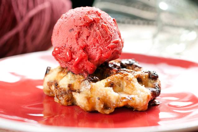 Waffle com sorvete frutas do bosque Waffle com sorvete frutas do bosque