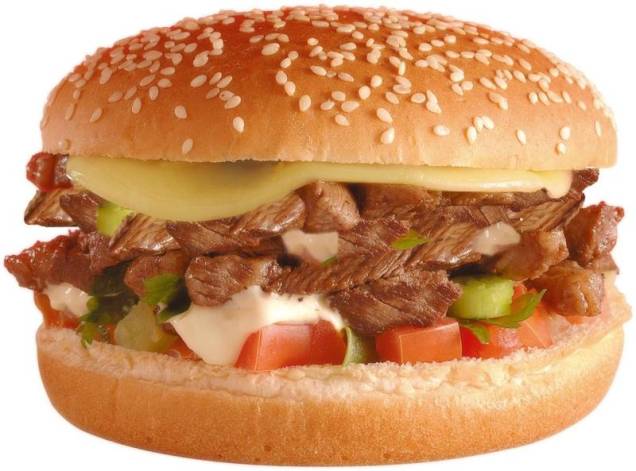 Big X Picanha: hambúrguer leva queijo derretido, tomates em cubos, cebola, maionese e pão de gergelim