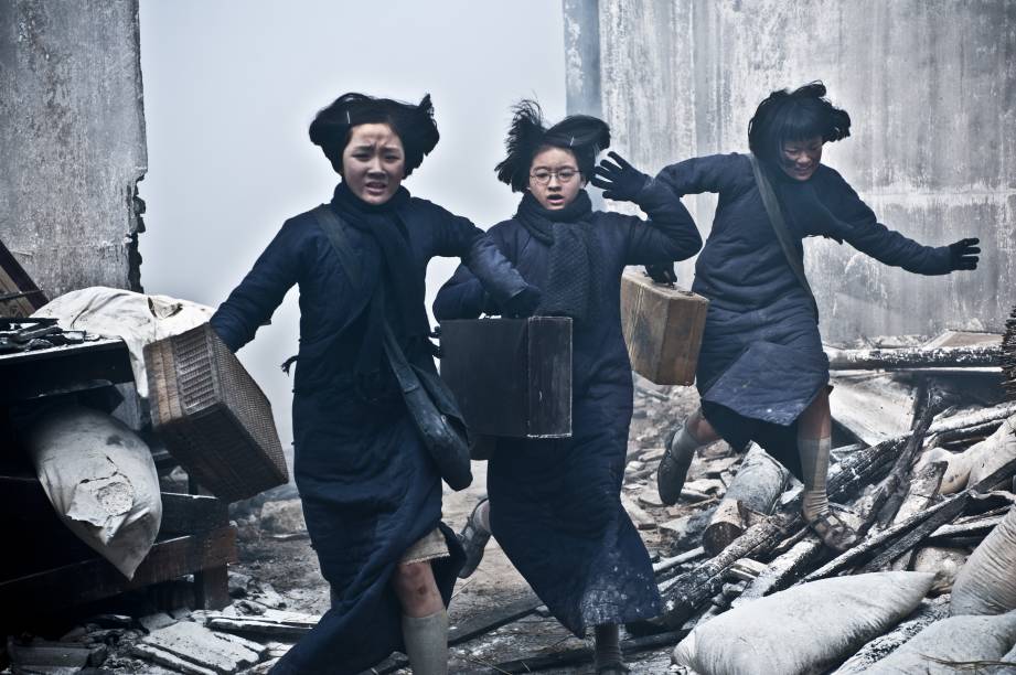O drama Flores do Oriente retrata o massacre sofrido pela cidade de Nanquin, na China, após a invasão de tropas japoneas
