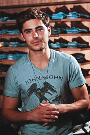 Notaram as olheiras de Zac Efron?