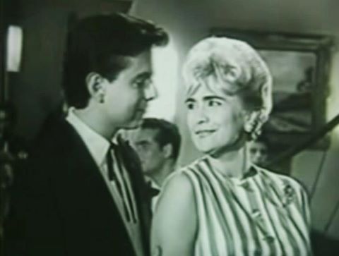 Agnaldo Rayol e Hebe Camargo em cena de Zé do Periquito (1960) 