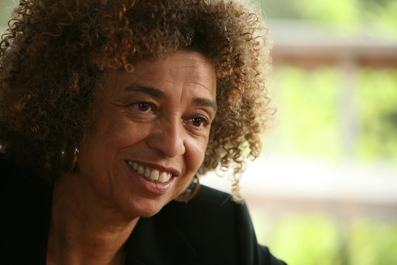 Angela Davis participa de evento hoje (21) no Auditório do Ibirapuera