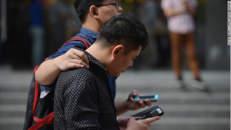 Calçada para smartphones na China