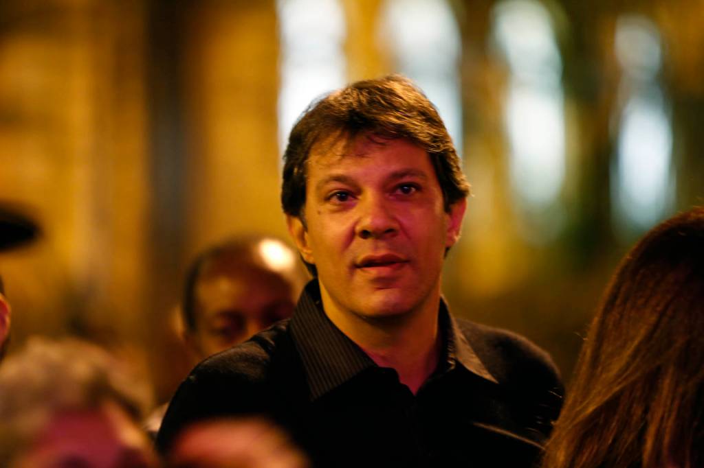 Justiça rejeita ação contra Haddad por trote em agenda