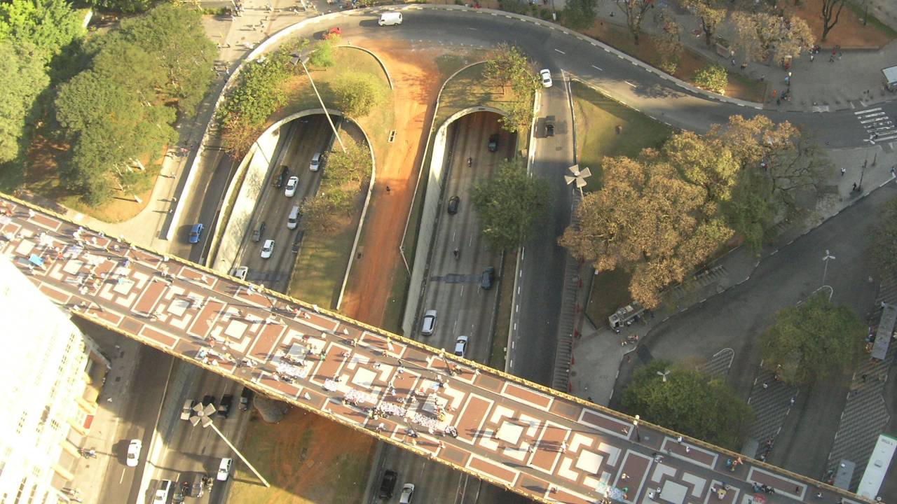 Viaduto Santa Ifigênia e entrada do túnel sob o Vale do Anhangabaú, vistos a partir do Edifício Mirante do Vale