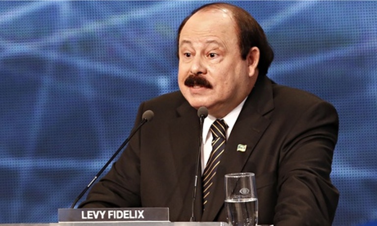 Levy Fidelix durante debate na TV