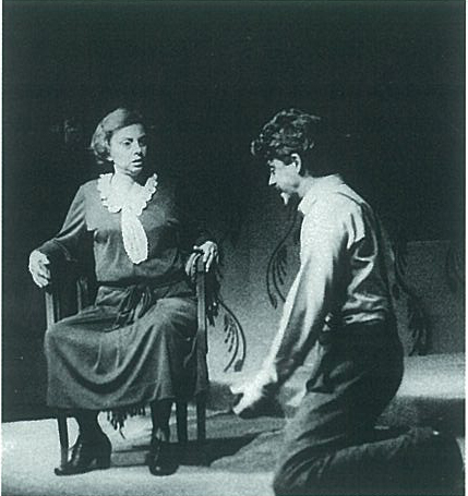 Beatriz Segall e Edwin Luisi na peça A Margem da Vida, de 1976