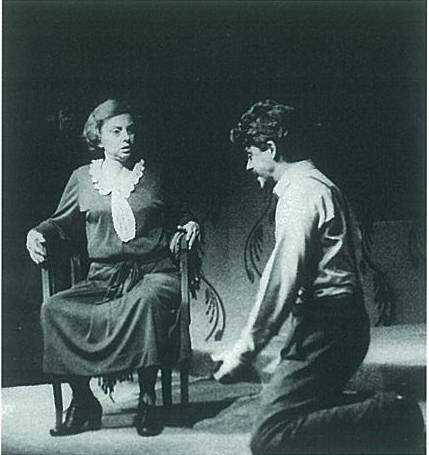 Beatriz Segall e Edwin Luisi na pe&ccedil;a A Margem da Vida, de 1976