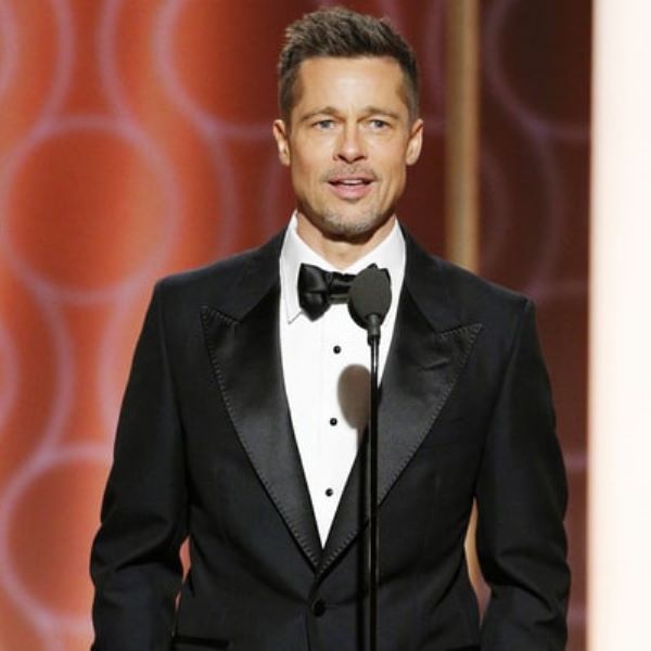Brad Pitt foi um dos últimos a surgir em cena e arrasou mais magro e muito elegante