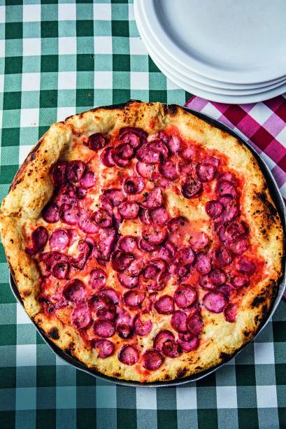 A pizza de calabresa e mussarela: clássico da Castelões