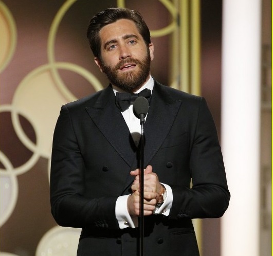 Jake Gyllenhaal também provocou frisson no palco